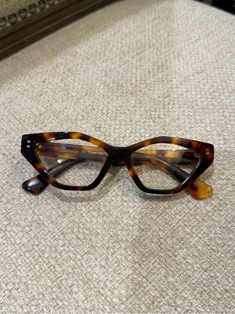 VICCI stylish tortoiseshell